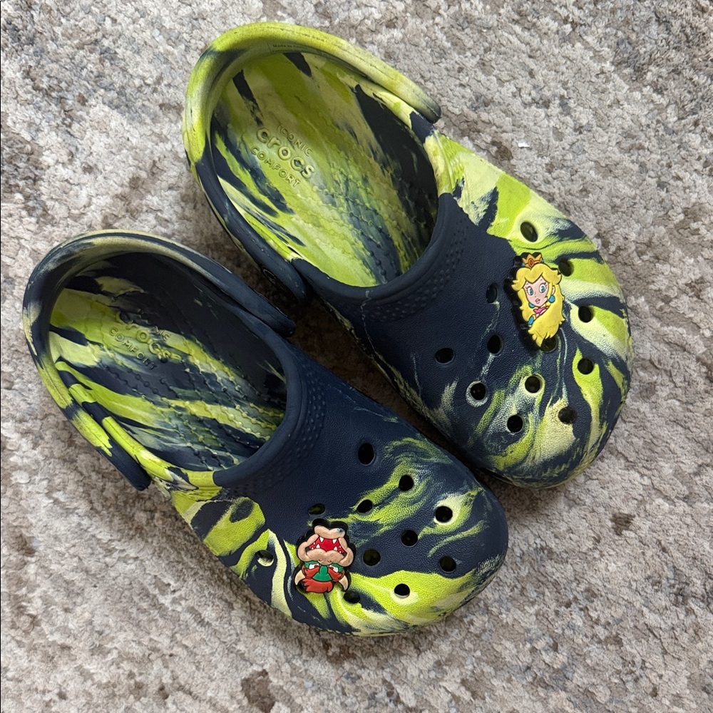 Crocs Navy and Yellow swirl